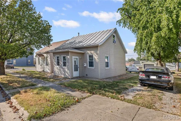 $142,500 | 335 West 4th Street, Waterloo, IL 62298