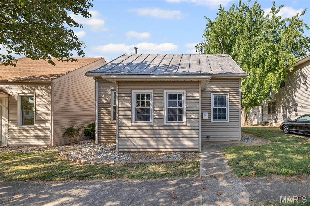 335 West 4th Street Waterloo, IL 62298 - Photo 2 of 25