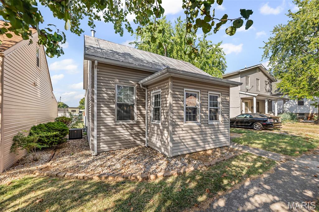 335 West 4th Street Waterloo, IL 62298 - Photo 7 of 25