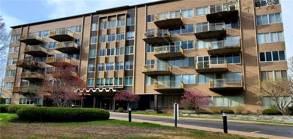 $2,100 | 1400 East Avenue, Unit UN515, Rochester, NY 14610