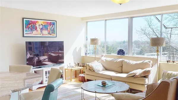 $2,100 | 1400 East Avenue, Unit UN515, Rochester, NY 14610