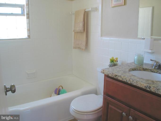 3805 Brightview Street Silver Spring, MD 20902 - Photo 16 of 30 Full Ceramic Hall Tub Bath