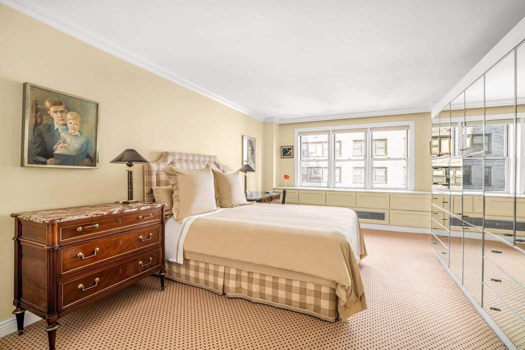 174 East 74th Street, Unit 8A Manhattan, NY 10021 - Photo 5 of 12