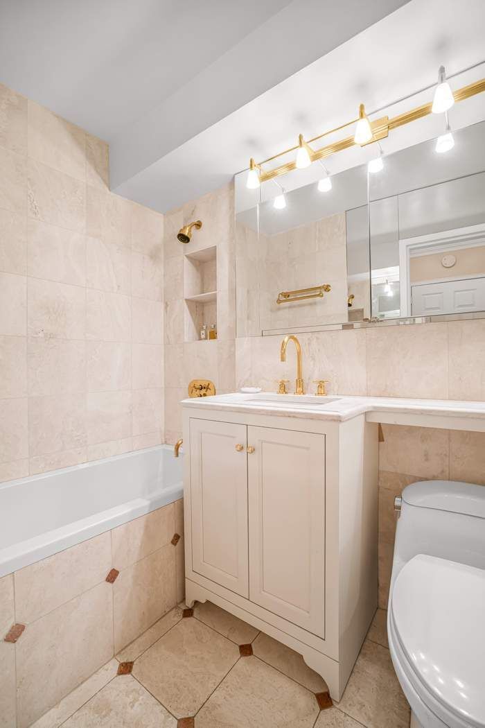 174 East 74th Street, Unit 8A Manhattan, NY 10021 - Photo 7 of 12