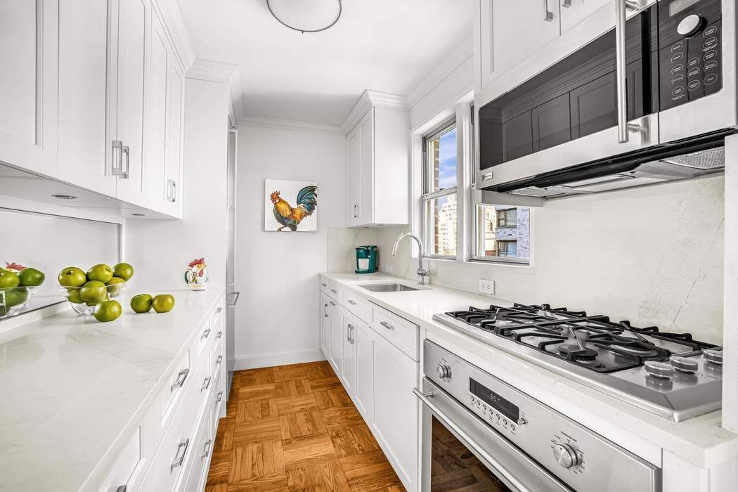 174 East 74th Street, Unit 8A Manhattan, NY 10021 - Photo 9 of 16