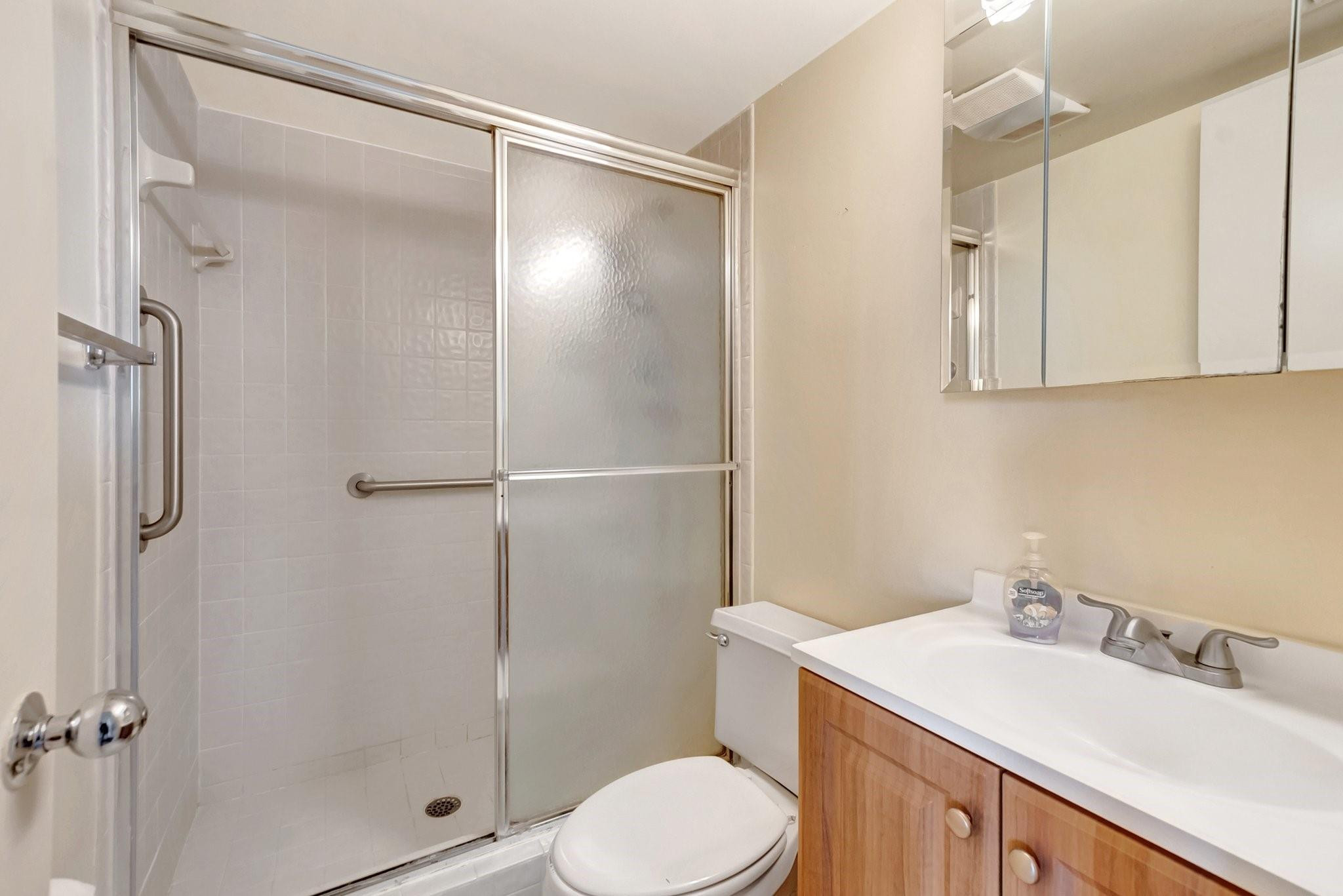5260 Northwest 2nd Avenue, Unit 504 Boca Raton, FL 33487 - Photo 15 of 23 Guest Bathroom