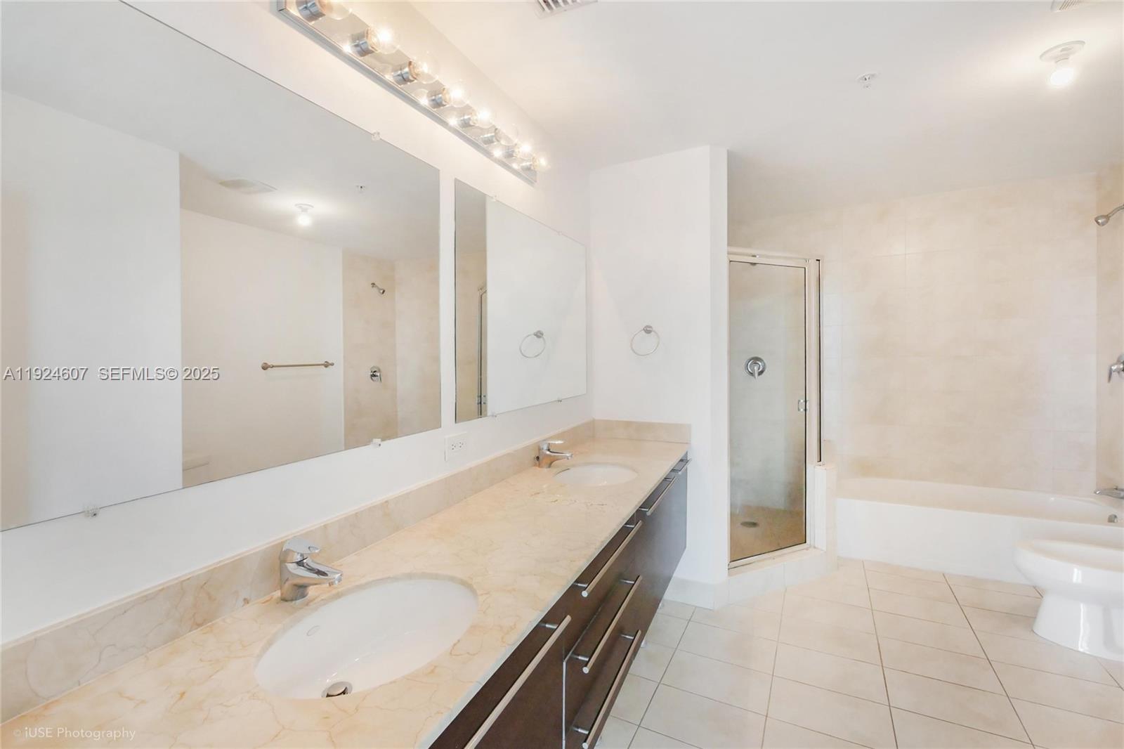 1900 North Bayshore Drive, Unit 2615 Miami, FL 33132 - Photo 4 of 17 a spacious bathroom with a tub shower and sink