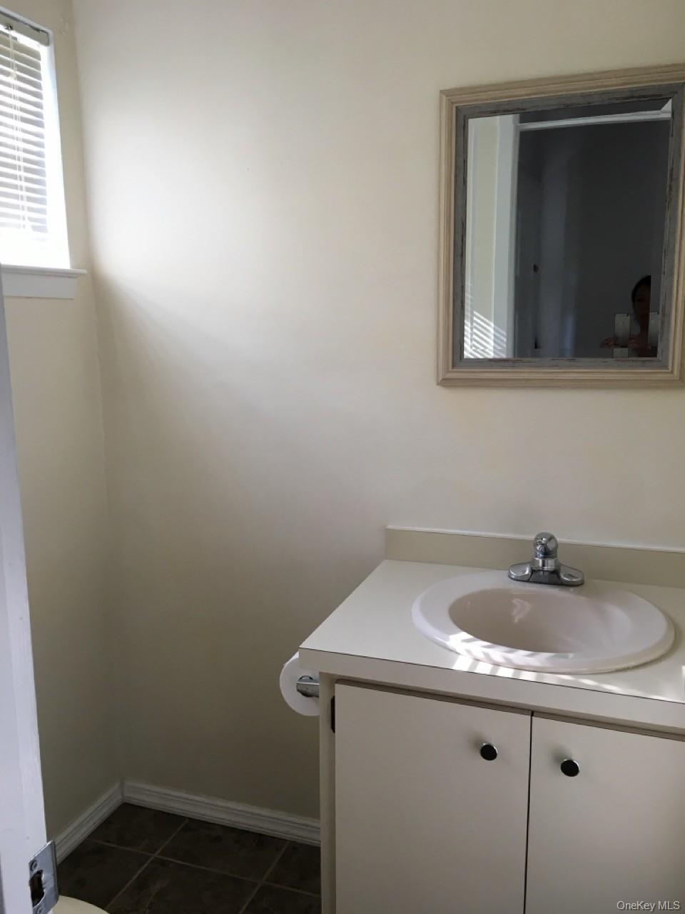 70 Hickory Road, Unit B Port Washington, NY 11050 - Photo 9 of 23