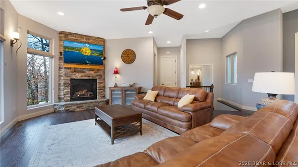 $849,000 | 88 Eastwood Court, Sunrise Beach, MO 65079