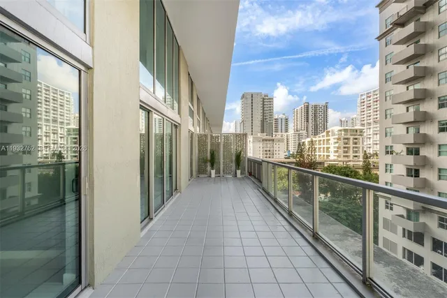 $1,140,000 | 1111 Southwest 1st Avenue, Unit 721N, Miami, FL 33130