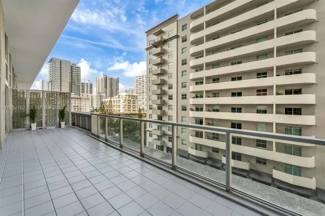 $1,140,000 | 1111 Southwest 1st Avenue, Unit 721N, Miami, FL 33130