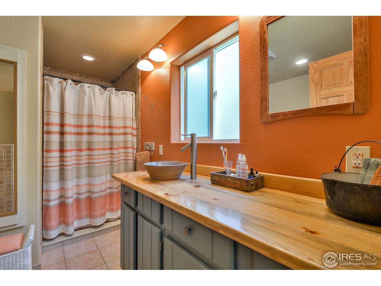 10285 Rist Canyon Road Bellvue, CO 80512 - Photo 21 of 39 Master Bath
