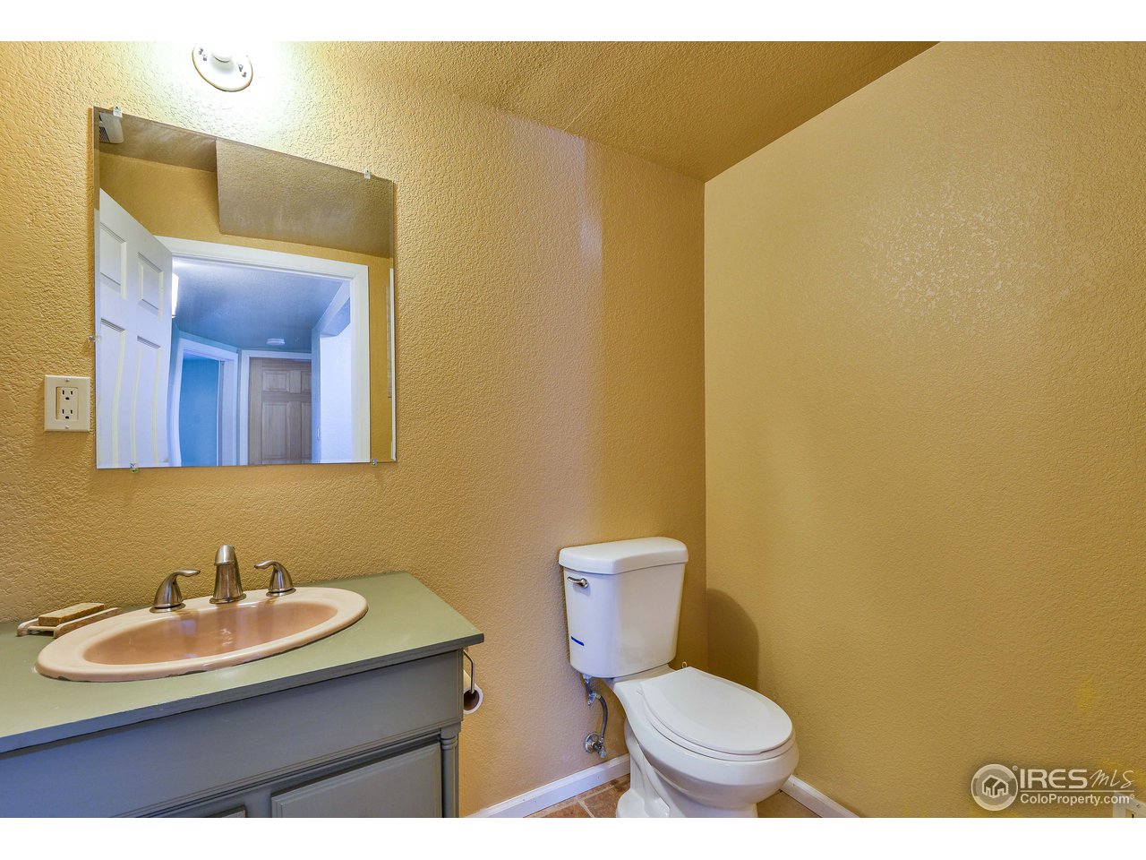 10285 Rist Canyon Road Bellvue, CO 80512 - Photo 34 of 39 Lower Bathrm