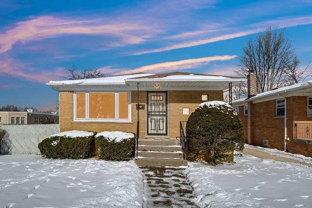 $194,900 | 772 Memorial Drive, Calumet City, IL 60409