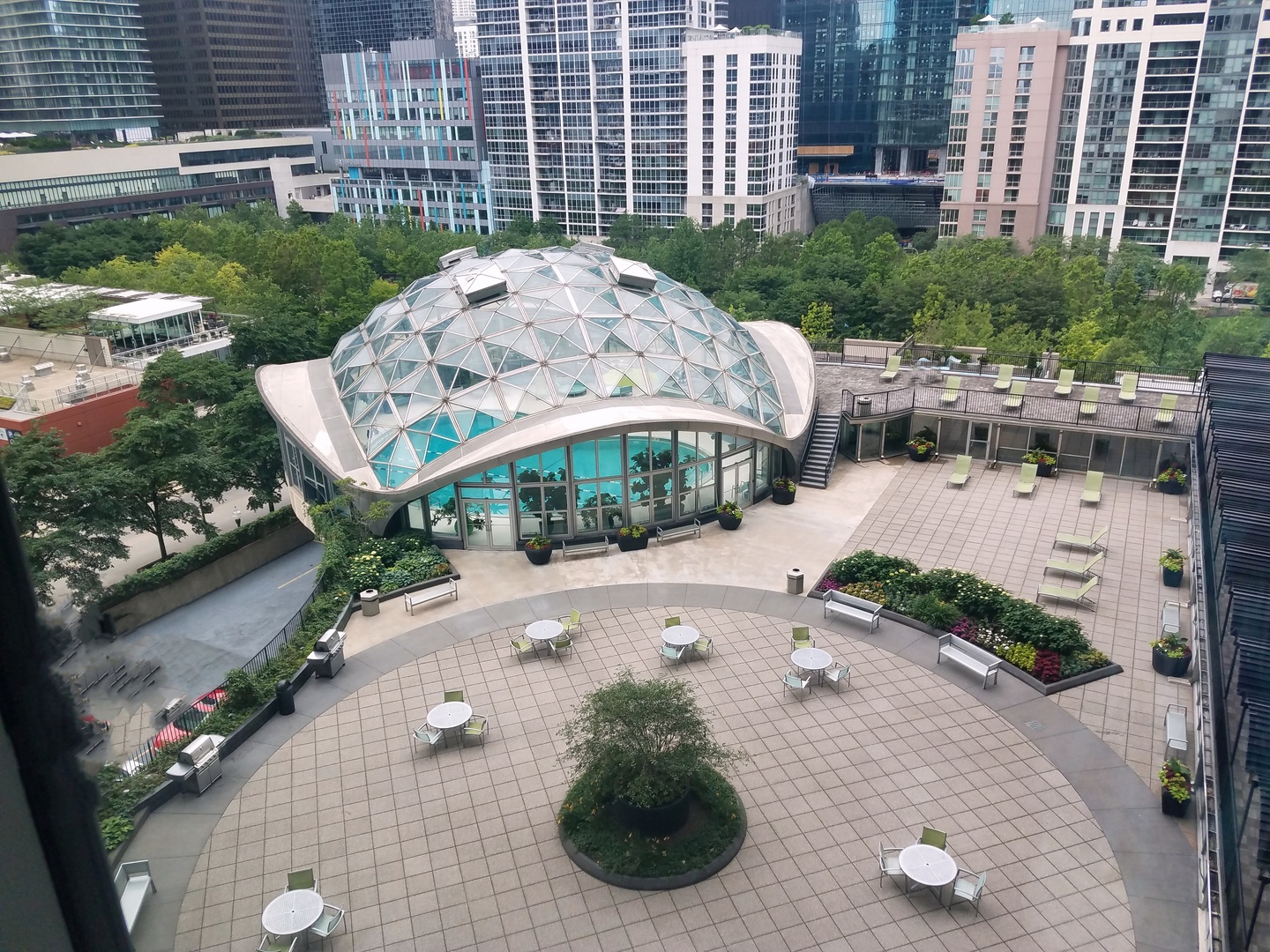 400 East Randolph Street, Unit 2518 Chicago, IL 60601 - Photo 34 of 49 a view of a street with sitting area