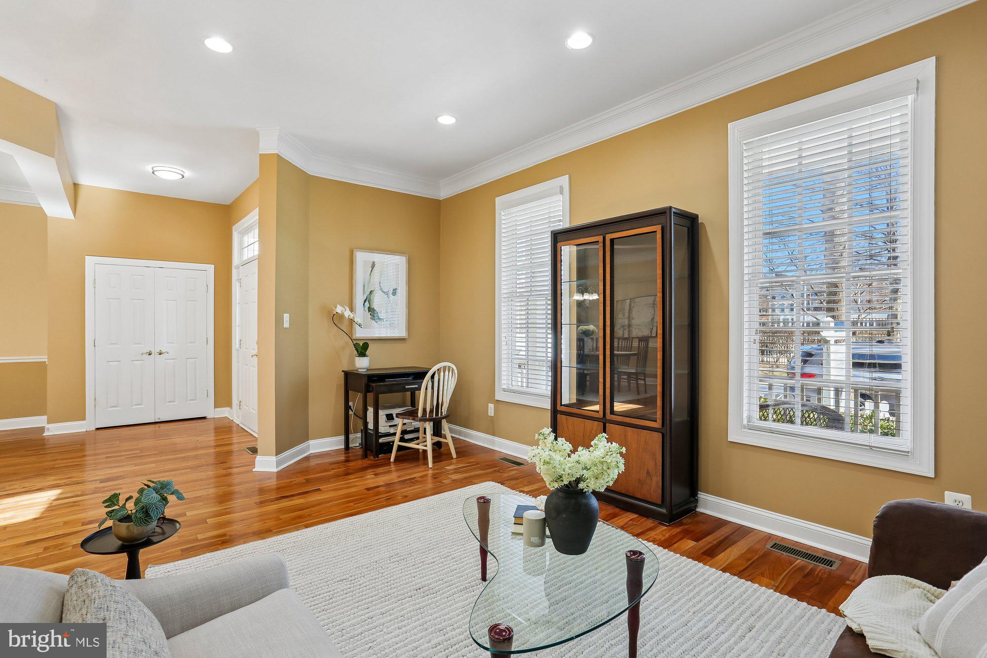 945 Main Street Gaithersburg, MD 20878 - Photo 20 of 57 a living room with furniture and a window