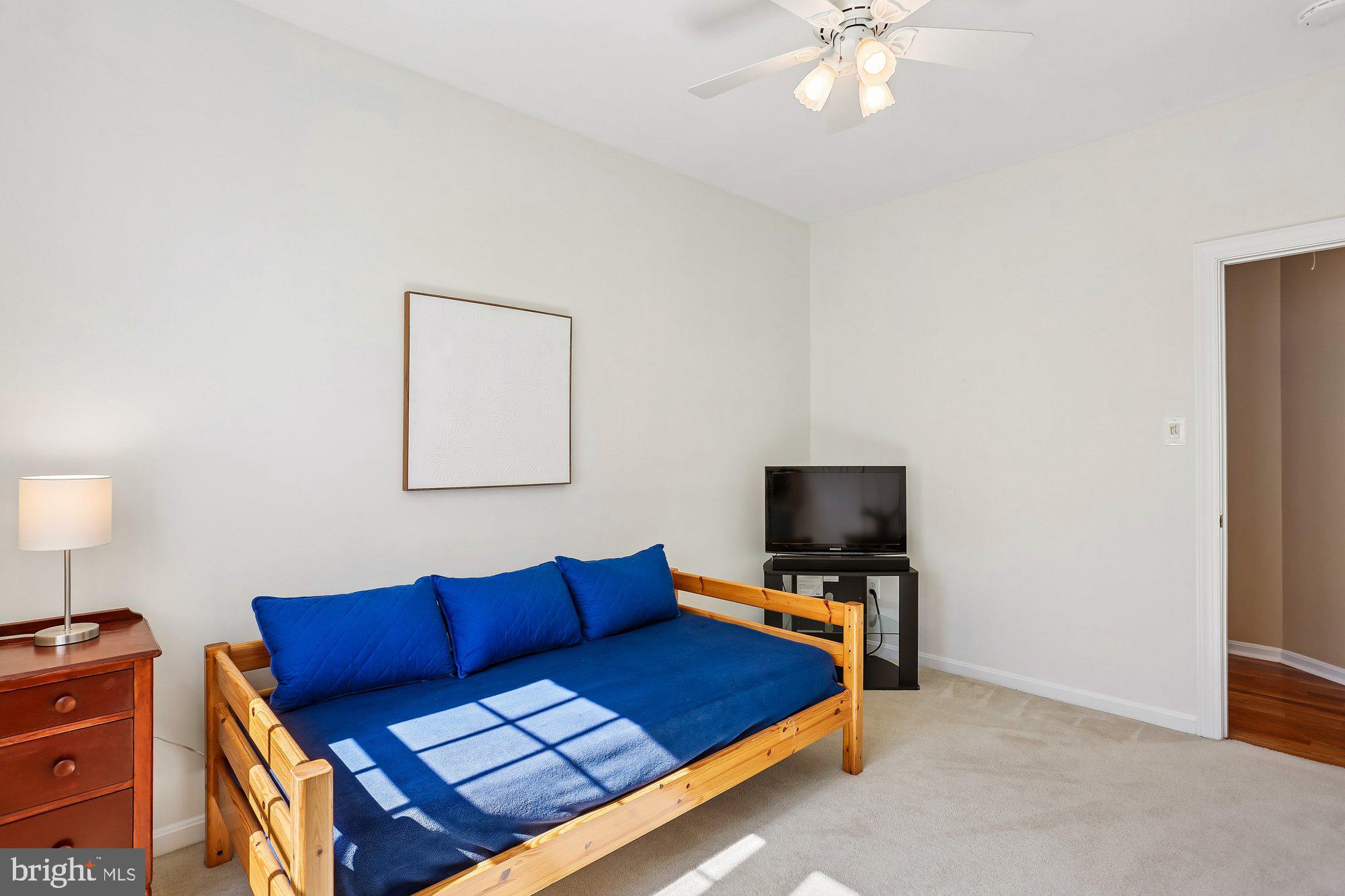 945 Main Street Gaithersburg, MD 20878 - Photo 35 of 57 a living room with furniture and a flat screen tv
