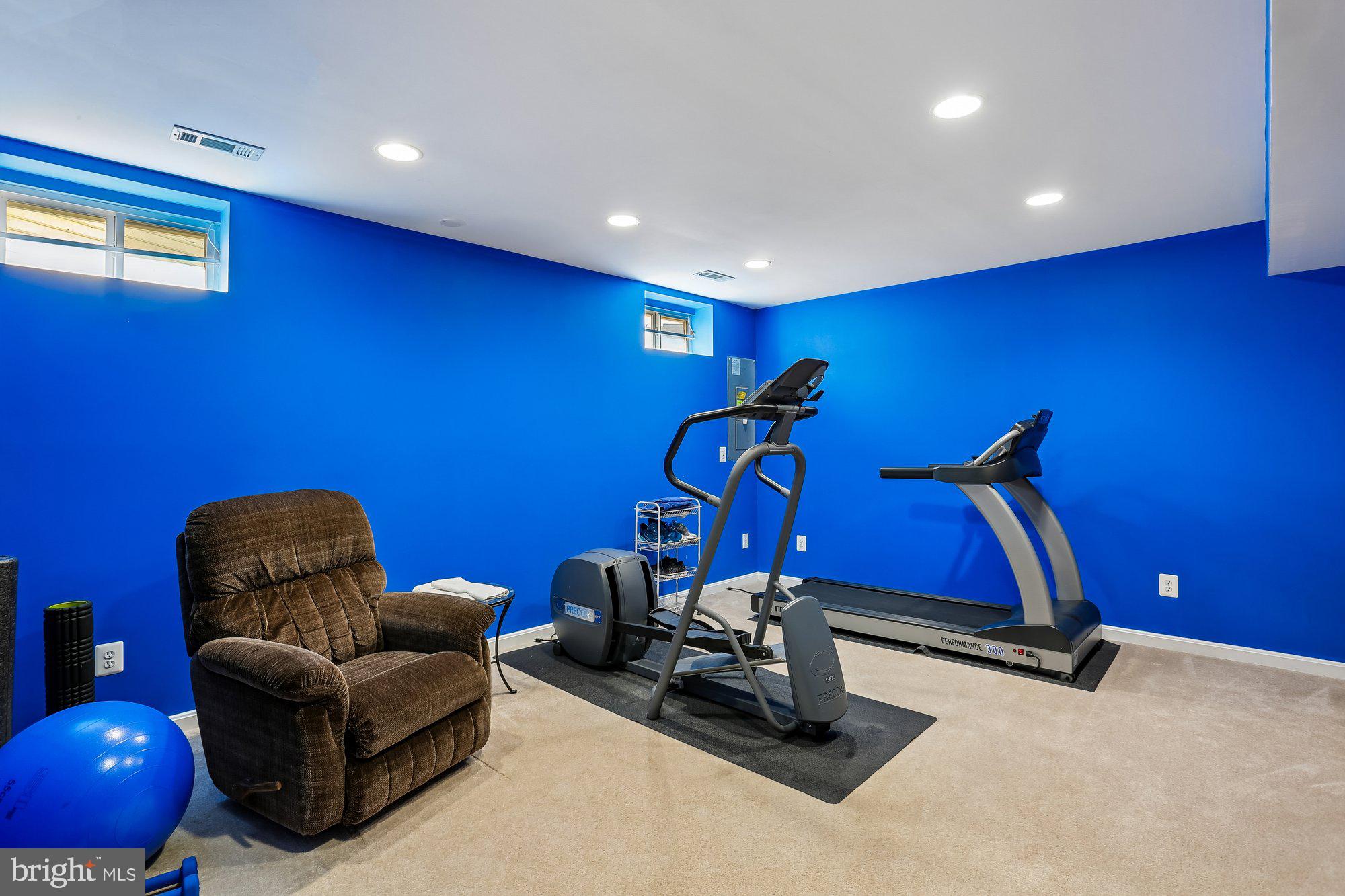 945 Main Street Gaithersburg, MD 20878 - Photo 40 of 57 a room with gym equipment