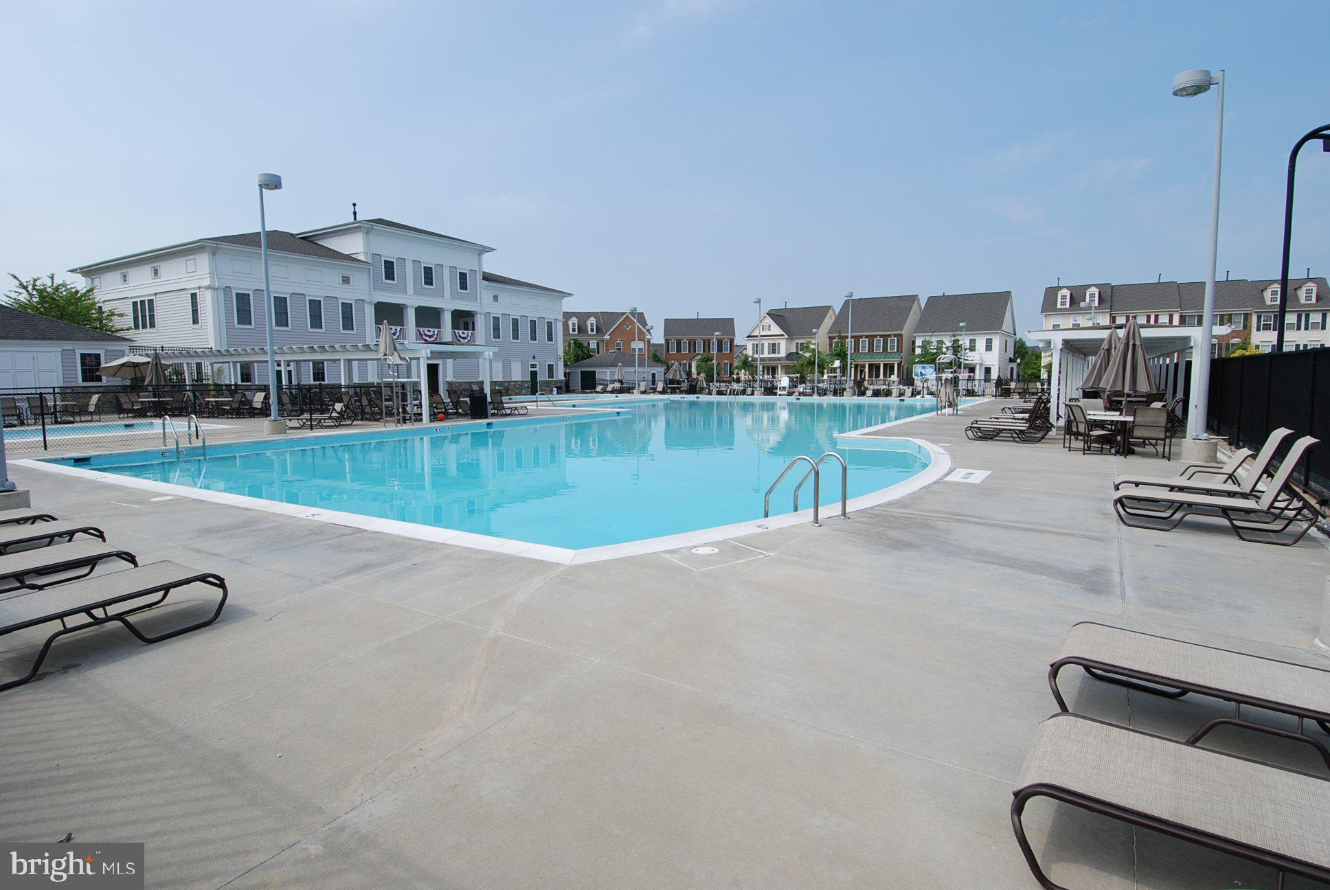 945 Main Street Gaithersburg, MD 20878 - Photo 50 of 57 Lakelands Pool