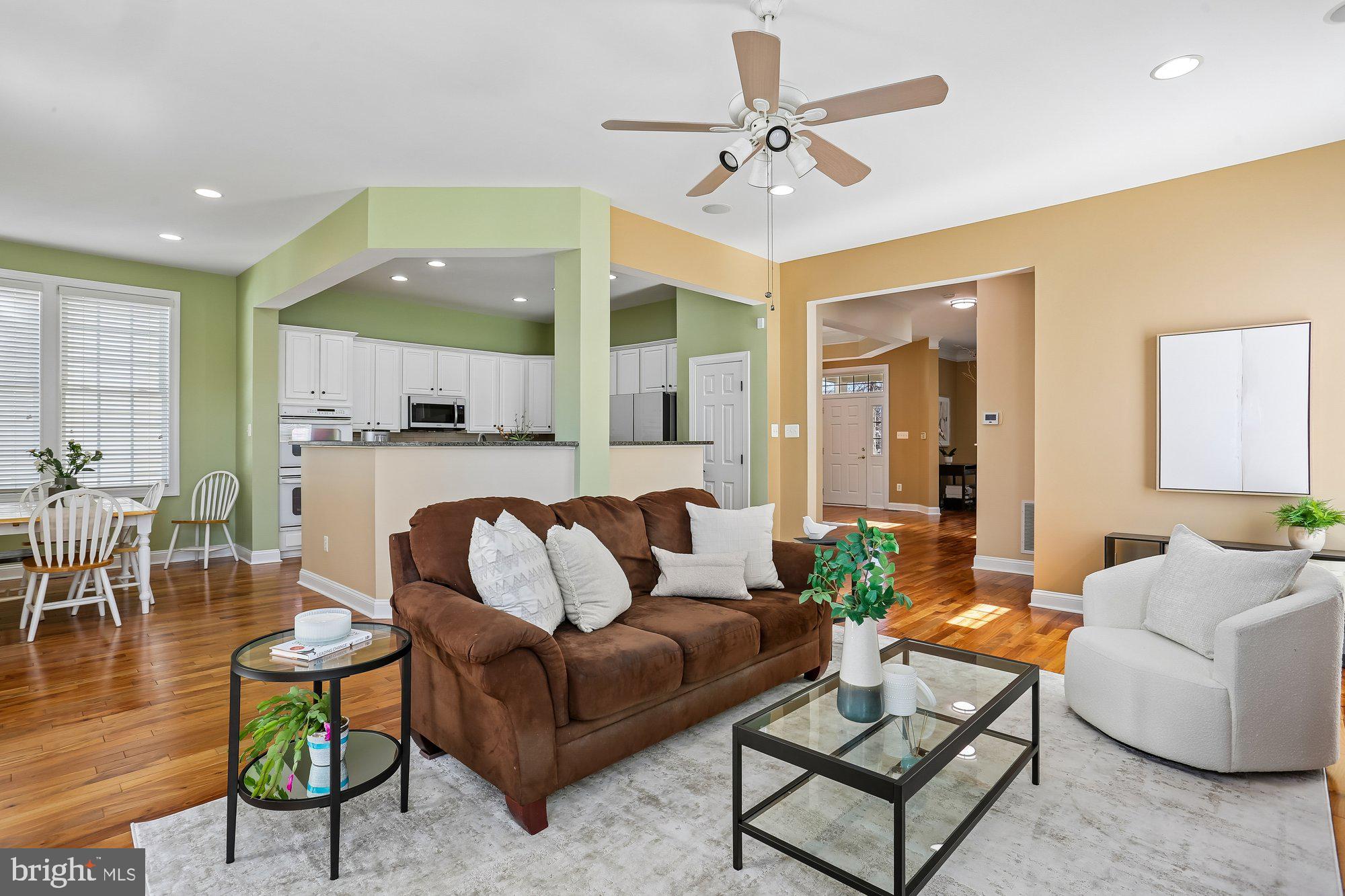 945 Main Street Gaithersburg, MD 20878 - Photo 7 of 57 a living room with furniture and kitchen view