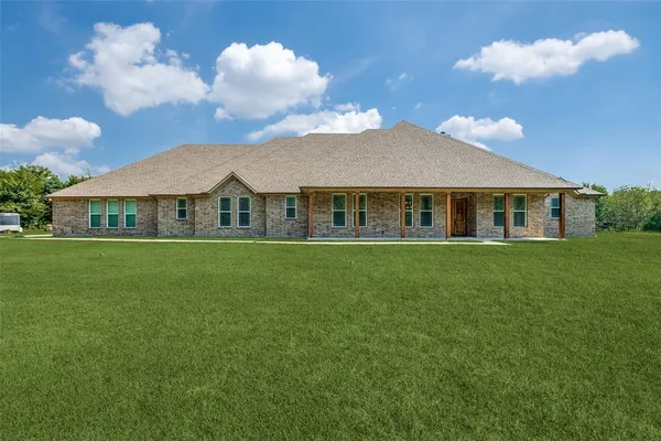 a view of house with garden space