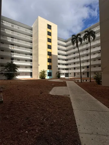 $1,500 | 15600 Northwest 7th Avenue, Unit 205, Miami, FL 33169