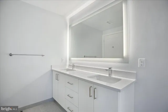 $6,000 | 923 V Street Northwest, Unit 602, Washington, DC 20001