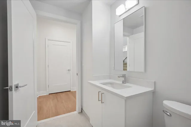 a close up view of a washer and dryer