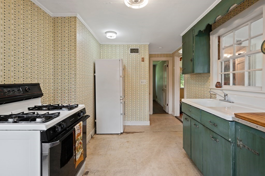 163 Topsfield Road Ipswich, MA 01938 - Photo 11 of 29 a kitchen that has a sink and a stove