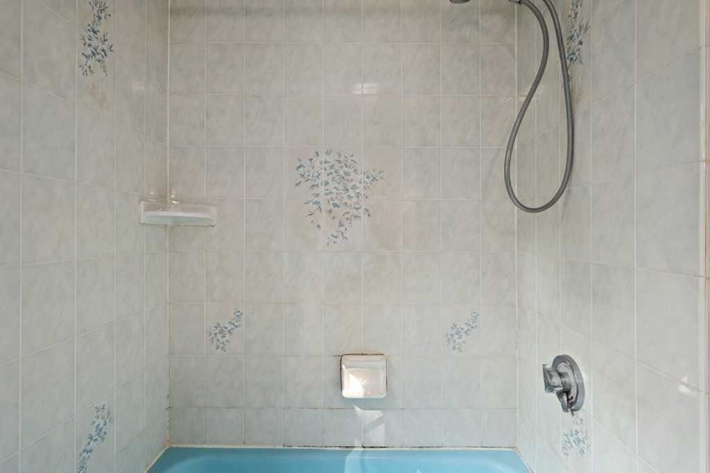 163 Topsfield Road Ipswich, MA 01938 - Photo 19 of 29 a bathroom with a shower