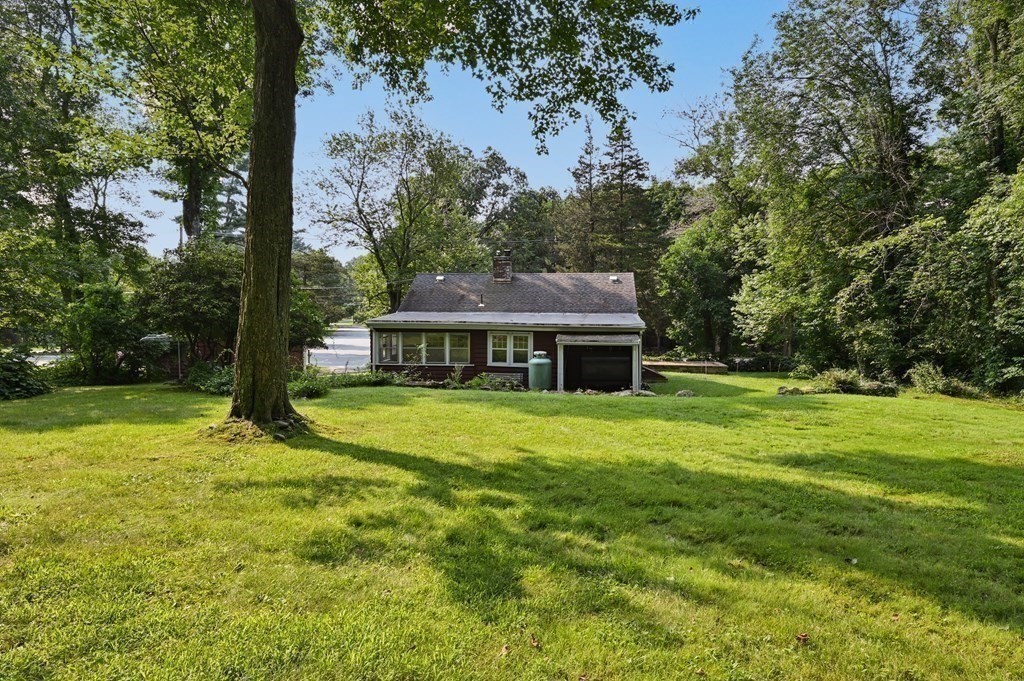 163 Topsfield Road Ipswich, MA 01938 - Photo 26 of 29 a front view of a house with garden