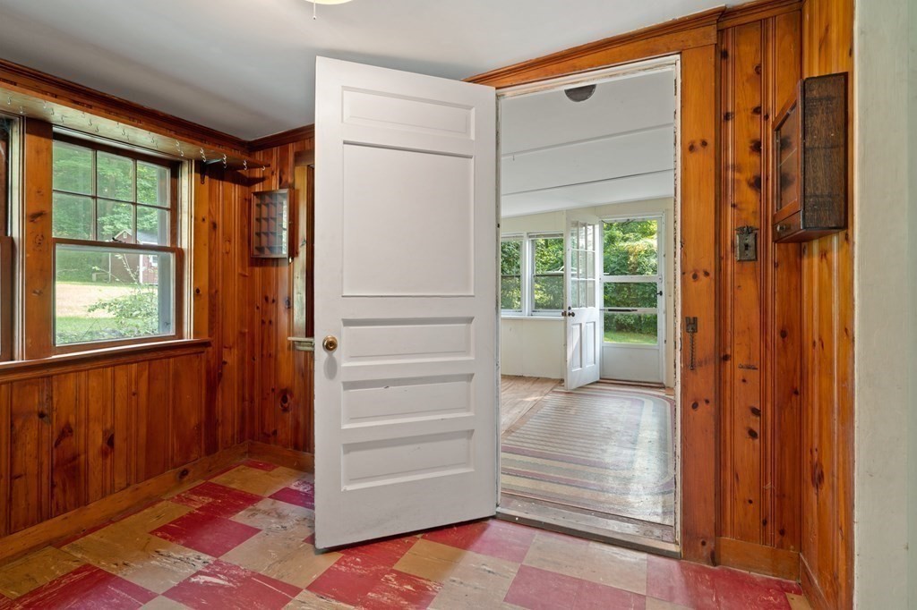 163 Topsfield Road Ipswich, MA 01938 - Photo 5 of 29 a view of entryway with a rug