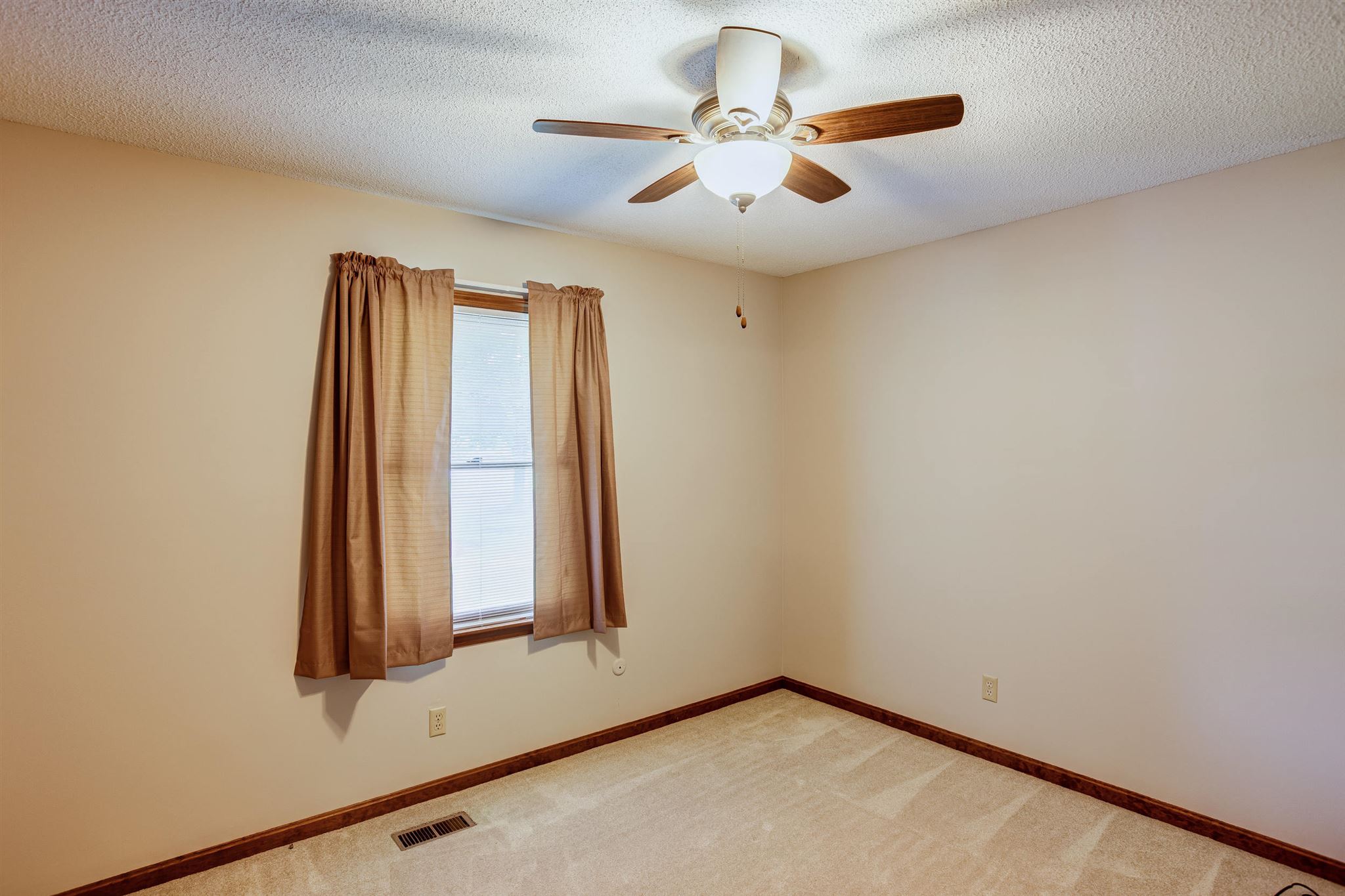 6916 Old State Road Evansville, IN 47710 - Photo 18 of 21 Gallery Image 18