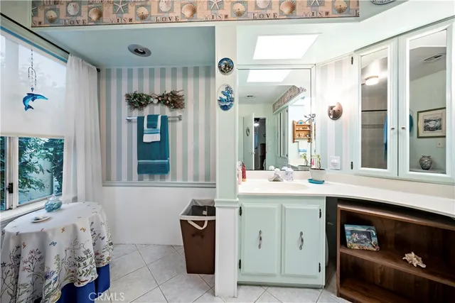a en suite bathroom with a sink and a mirror