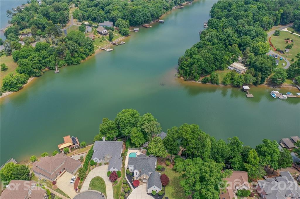 14034 Point Lookout Road Charlotte, NC 28278 - Photo 11 of 45 Gallery Image 11