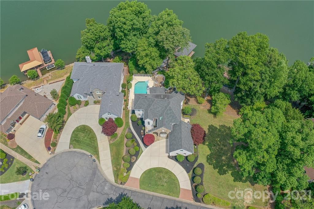 14034 Point Lookout Road Charlotte, NC 28278 - Photo 3 of 45 Gallery Image 3