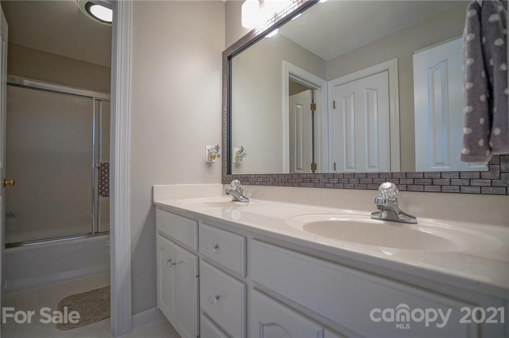 14034 Point Lookout Road Charlotte, NC 28278 - Photo 21 of 45 Gallery Image 21