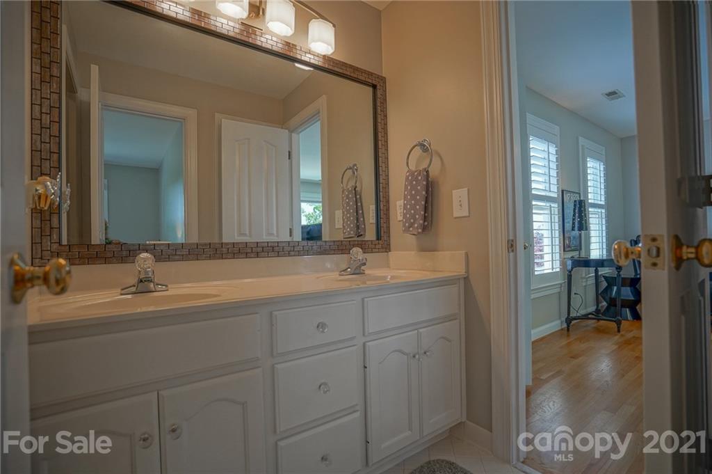 14034 Point Lookout Road Charlotte, NC 28278 - Photo 22 of 45 Gallery Image 22