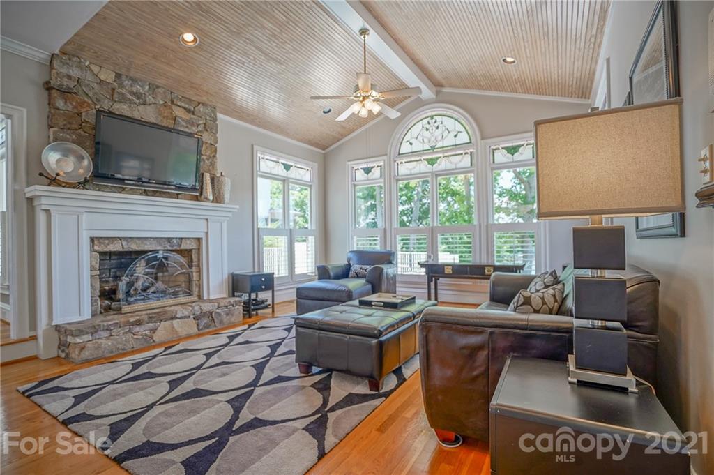 14034 Point Lookout Road Charlotte, NC 28278 - Photo 34 of 45 Gallery Image 34