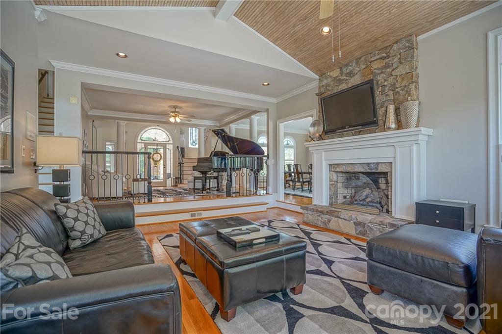 14034 Point Lookout Road Charlotte, NC 28278 - Photo 36 of 45 Gallery Image 36