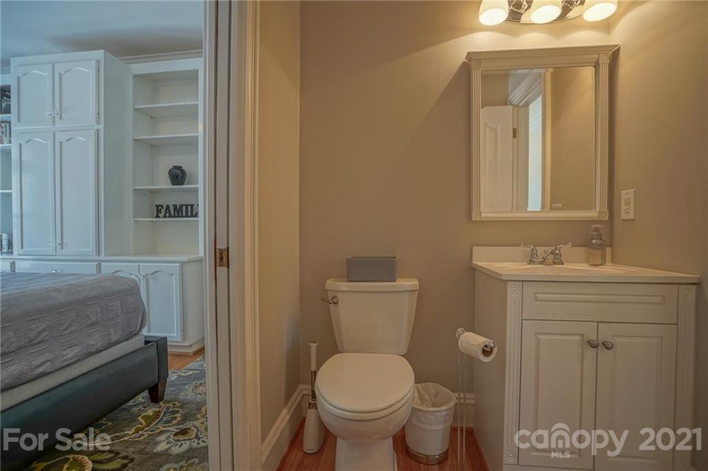 14034 Point Lookout Road Charlotte, NC 28278 - Photo 40 of 45 Gallery Image 40