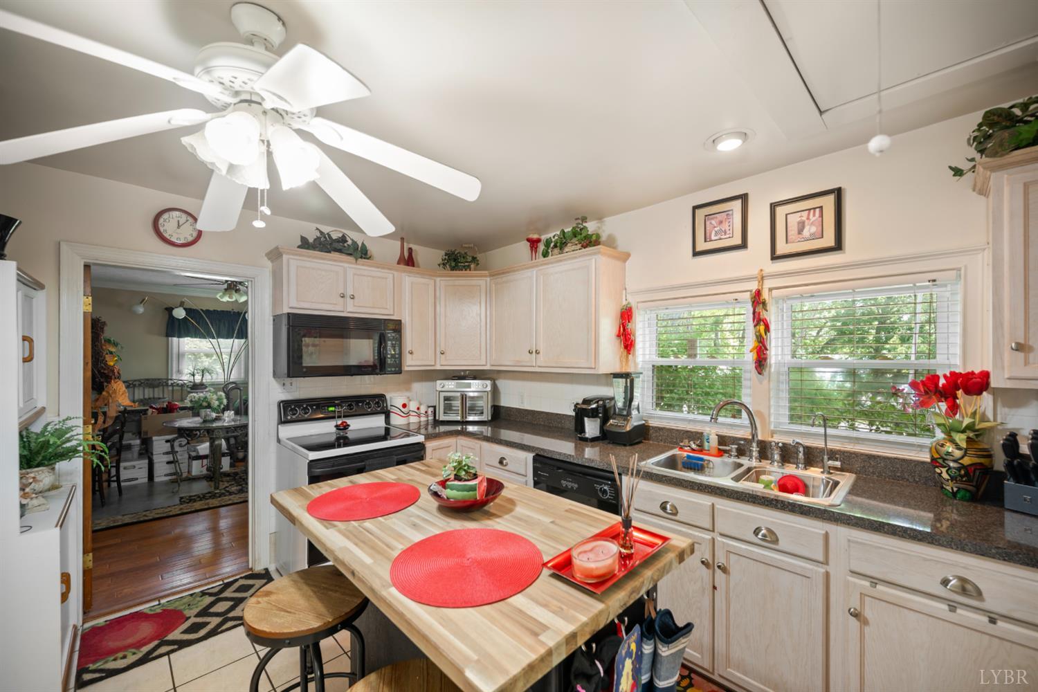 232 Elon Road Madison Heights, VA 24572 - Photo 10 of 65 Bright kitchen
