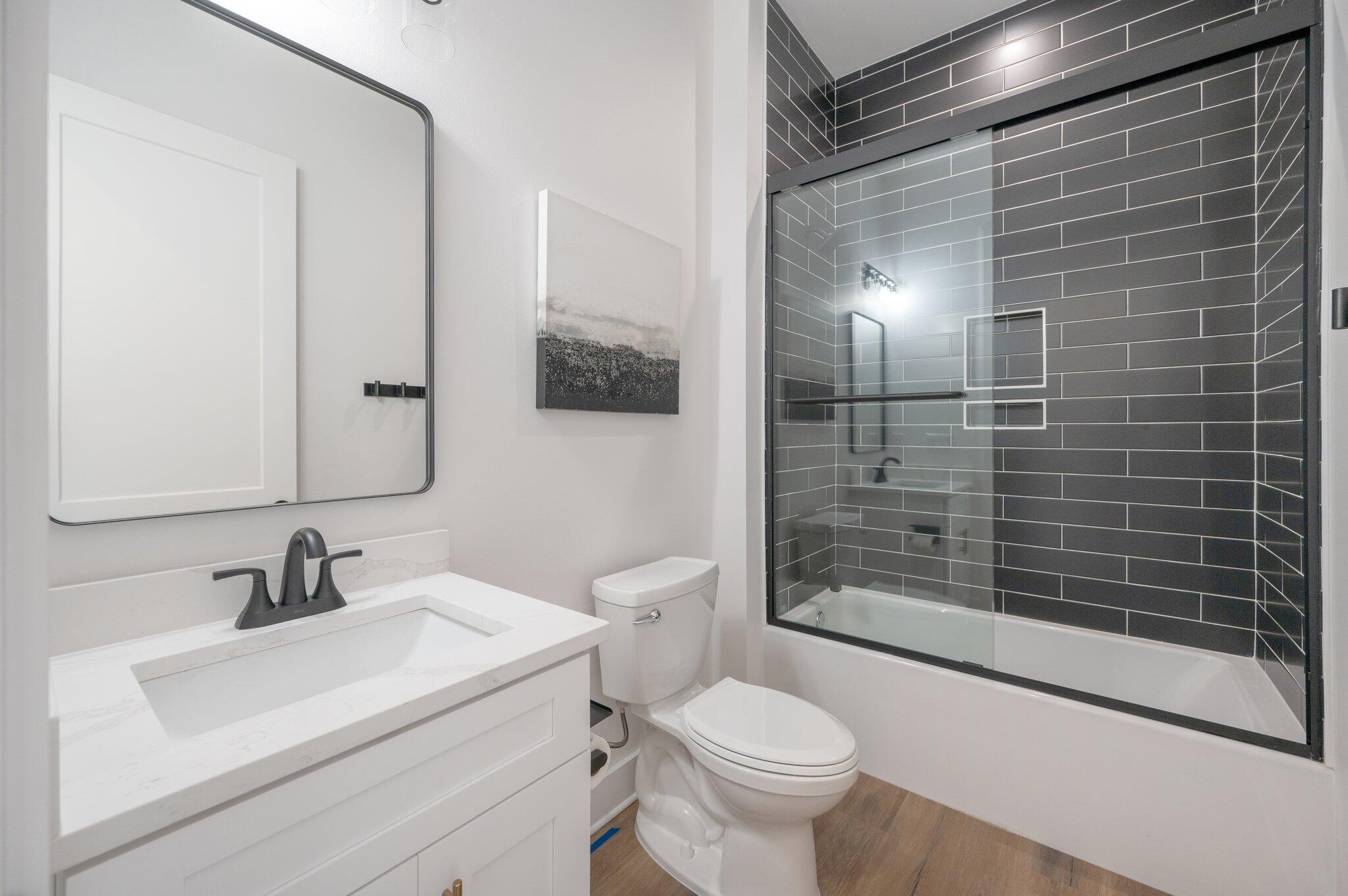 4550 Luke Avenue Destin, FL 32541 - Photo 16 of 69 1st Level Hallway Full Bathroom