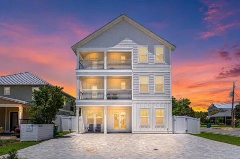 $2,750,000 | 4550 Luke Avenue, Destin, FL 32541