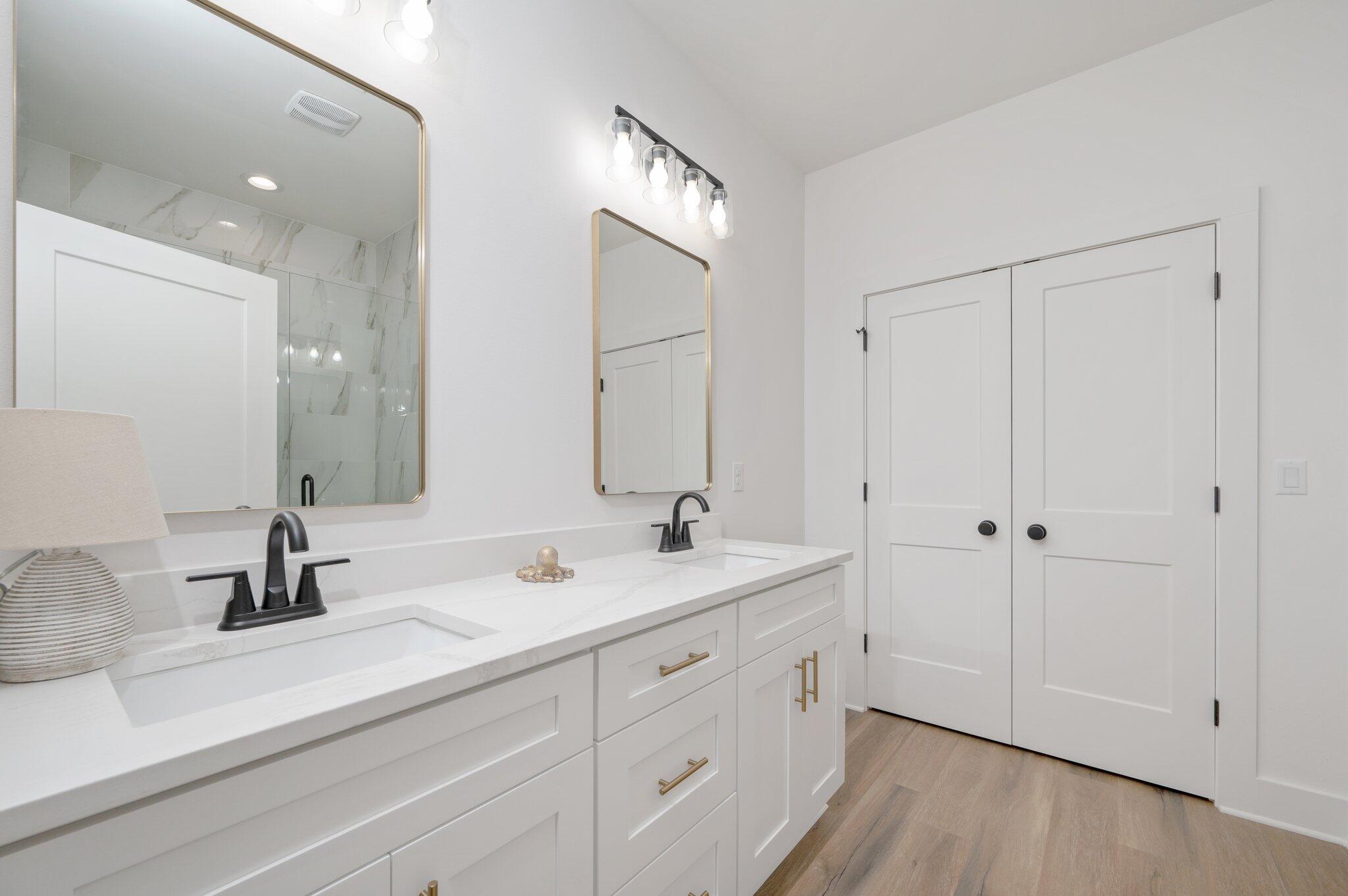 4550 Luke Avenue Destin, FL 32541 - Photo 31 of 69 2nd Level Bathroom for Bedroom #3