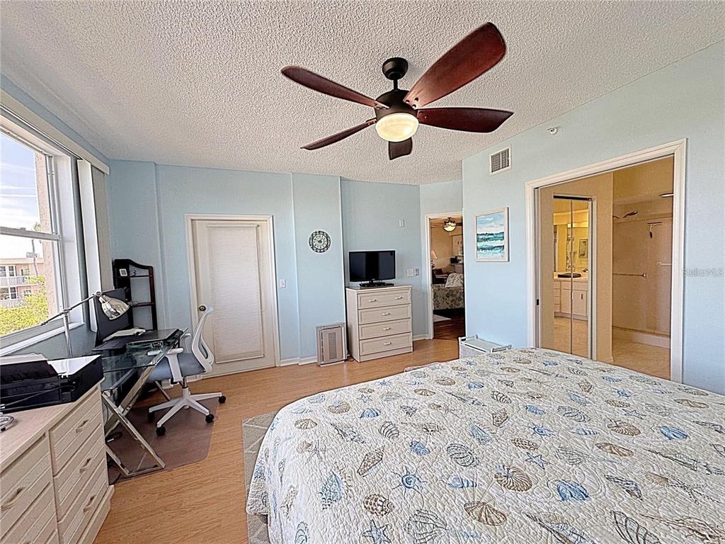 6205 Shoreline Drive, Unit 1305 St. Petersburg, FL 33708 - Photo 18 of 33