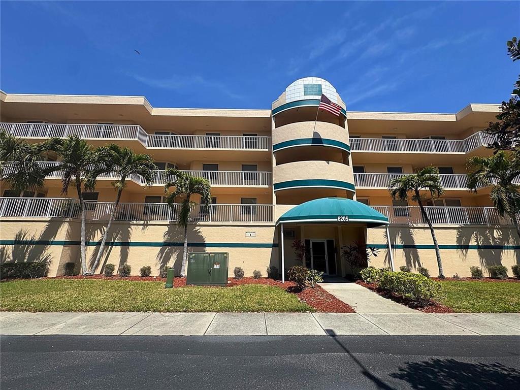 6205 Shoreline Drive, Unit 1305 St. Petersburg, FL 33708 - Photo 2 of 33