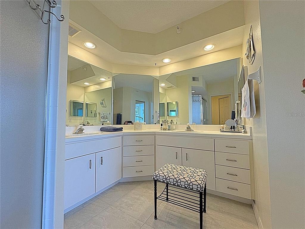 6205 Shoreline Drive, Unit 1305 St. Petersburg, FL 33708 - Photo 22 of 33