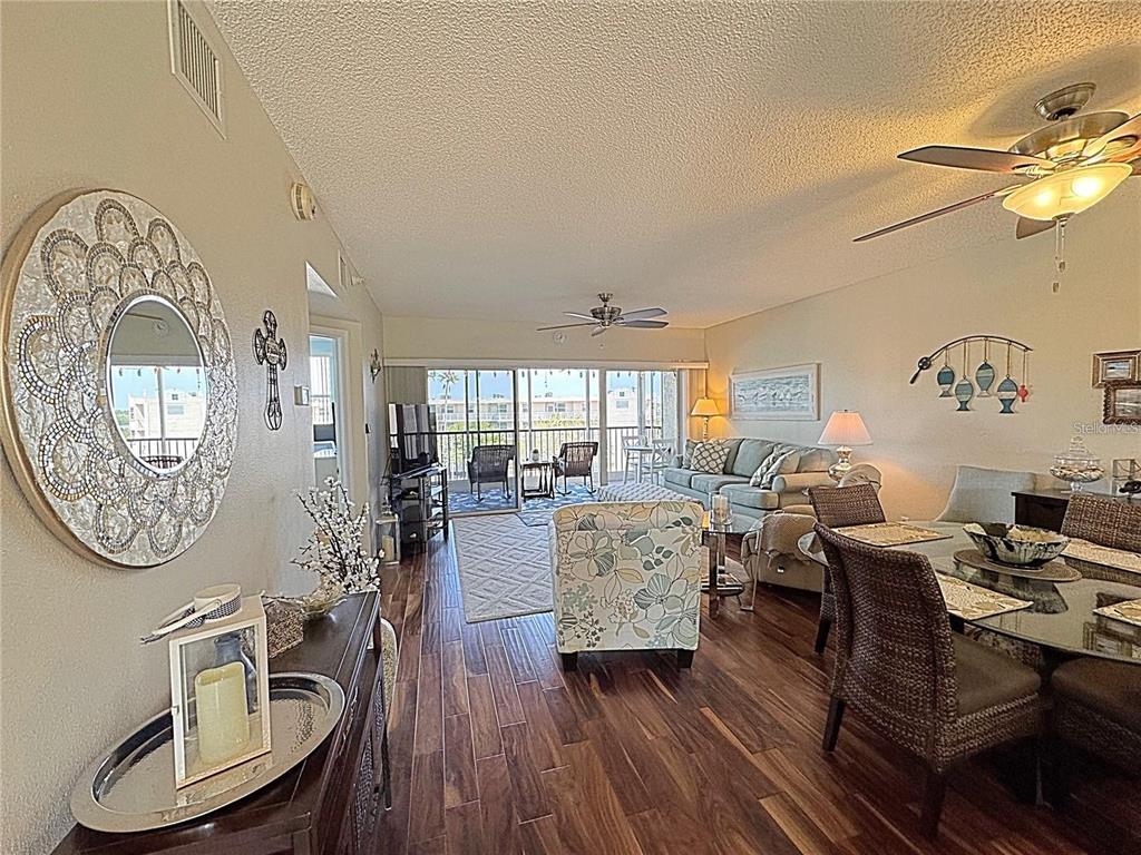 6205 Shoreline Drive, Unit 1305 St. Petersburg, FL 33708 - Photo 9 of 33