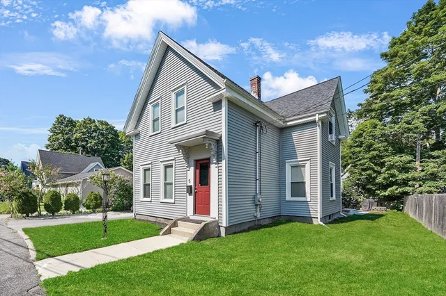 a front view of house with yard